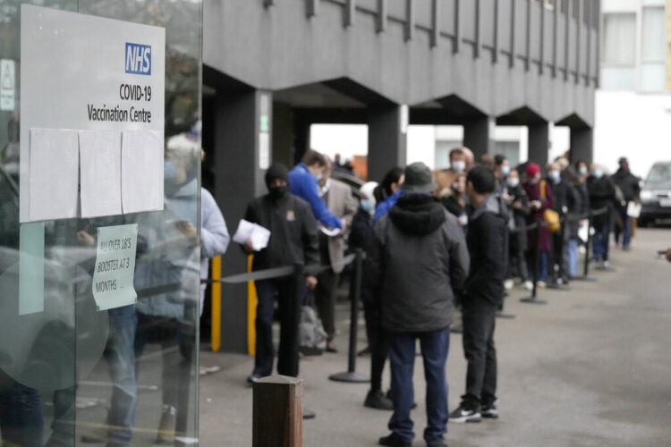 Mon. 8:27 a.m.: Long queues form as UK starts booster blitz against omicron